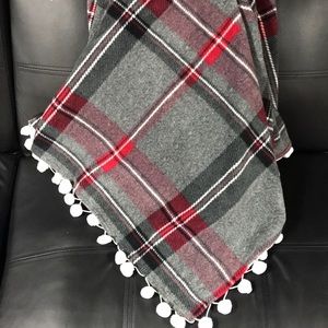 New Luxe Fleece Throw with White Ball Trim